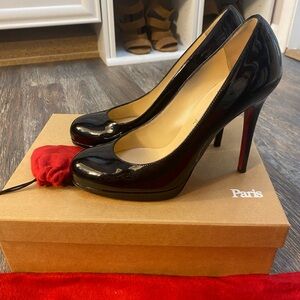 Christian Louboutin New Simple Pump. Black. Size 37
